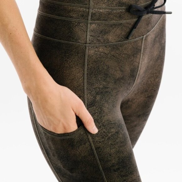 Zyia Active Distressed Copper Luxe Pocket 7/8 Legging Size  4 - Picture 10 of 10